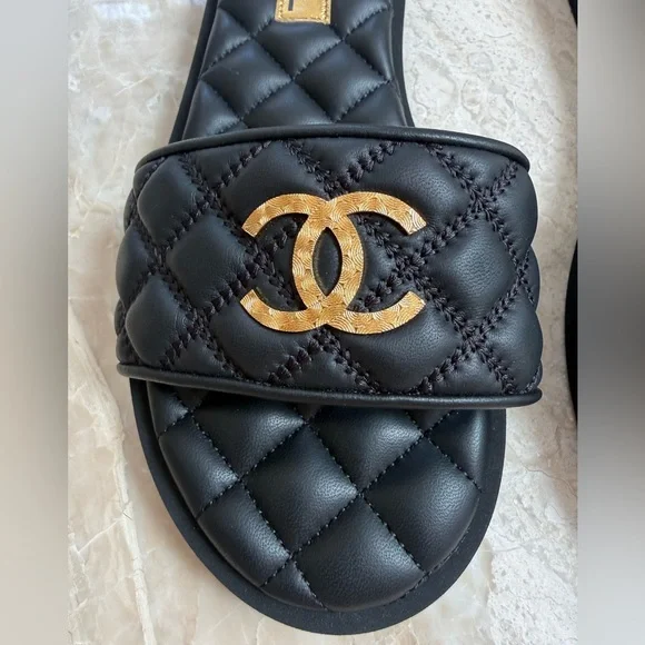 Chanel Slide Sandals Quilted Lambskin Size 38 - Picture 4 of 14